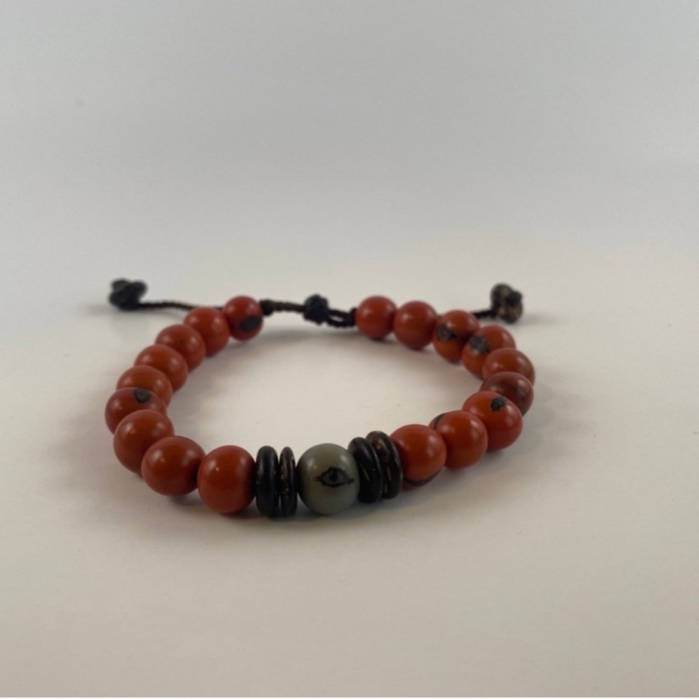 Adjustable beaded bracelet